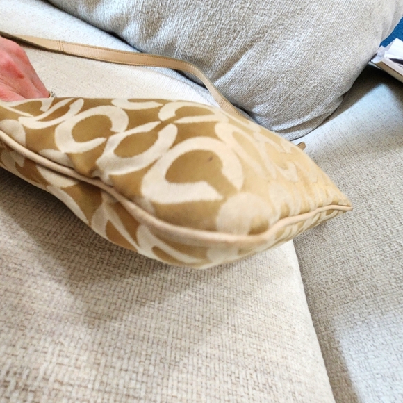 Coach Gold Signature C's Crossbody Bag Purse - Picture 8 of 10